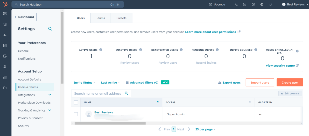 HubSpot add team members
